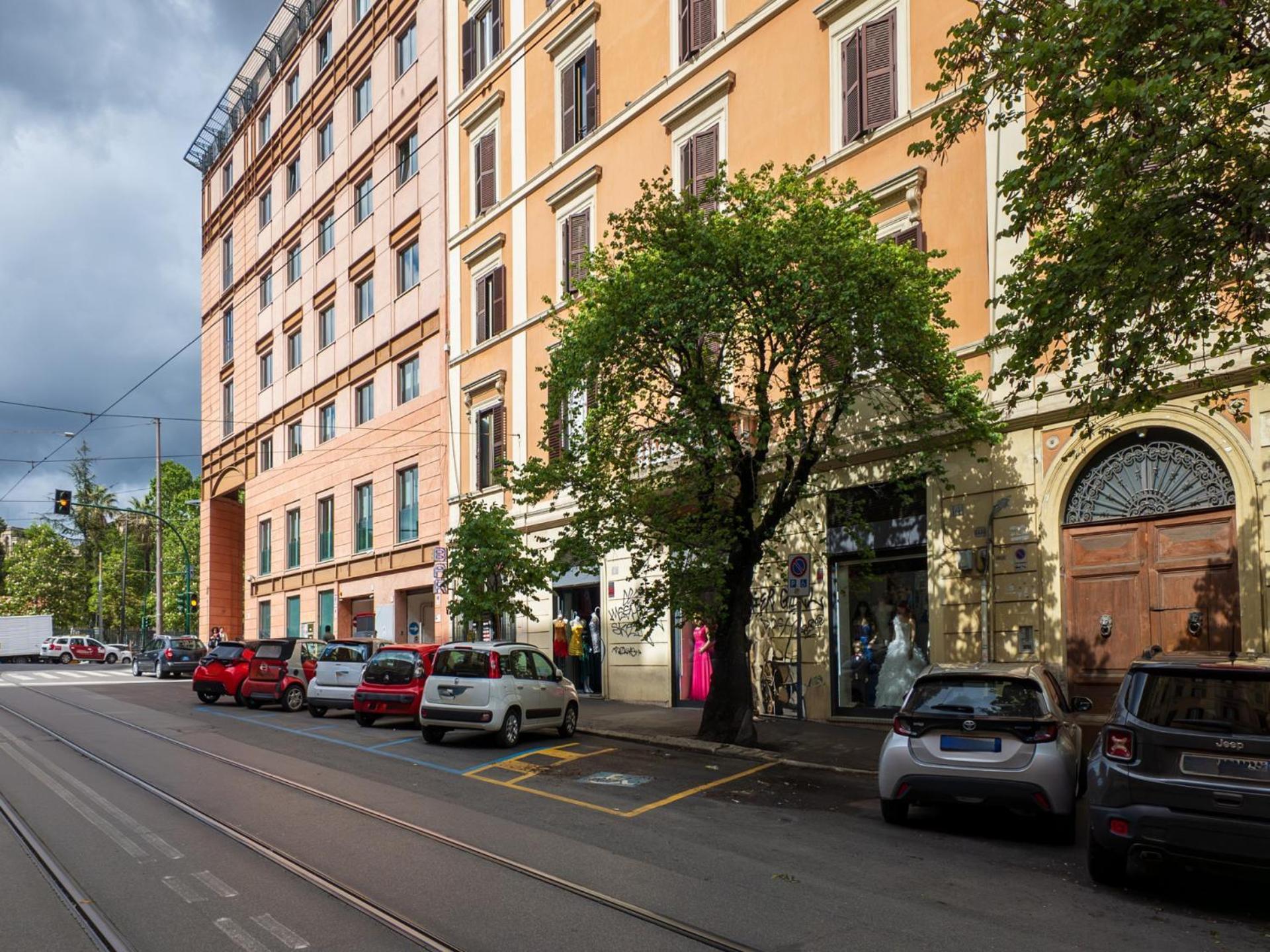 The Best Rent - Spacious One-Bedroom Apartment Near Colosseum Ρώμη Εξωτερικό φωτογραφία
